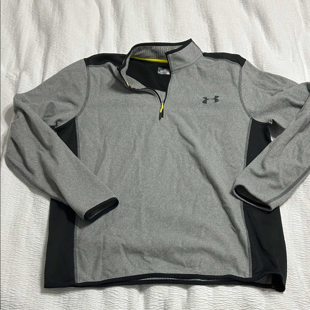 Under Armour Men's Gray and Black pullover large